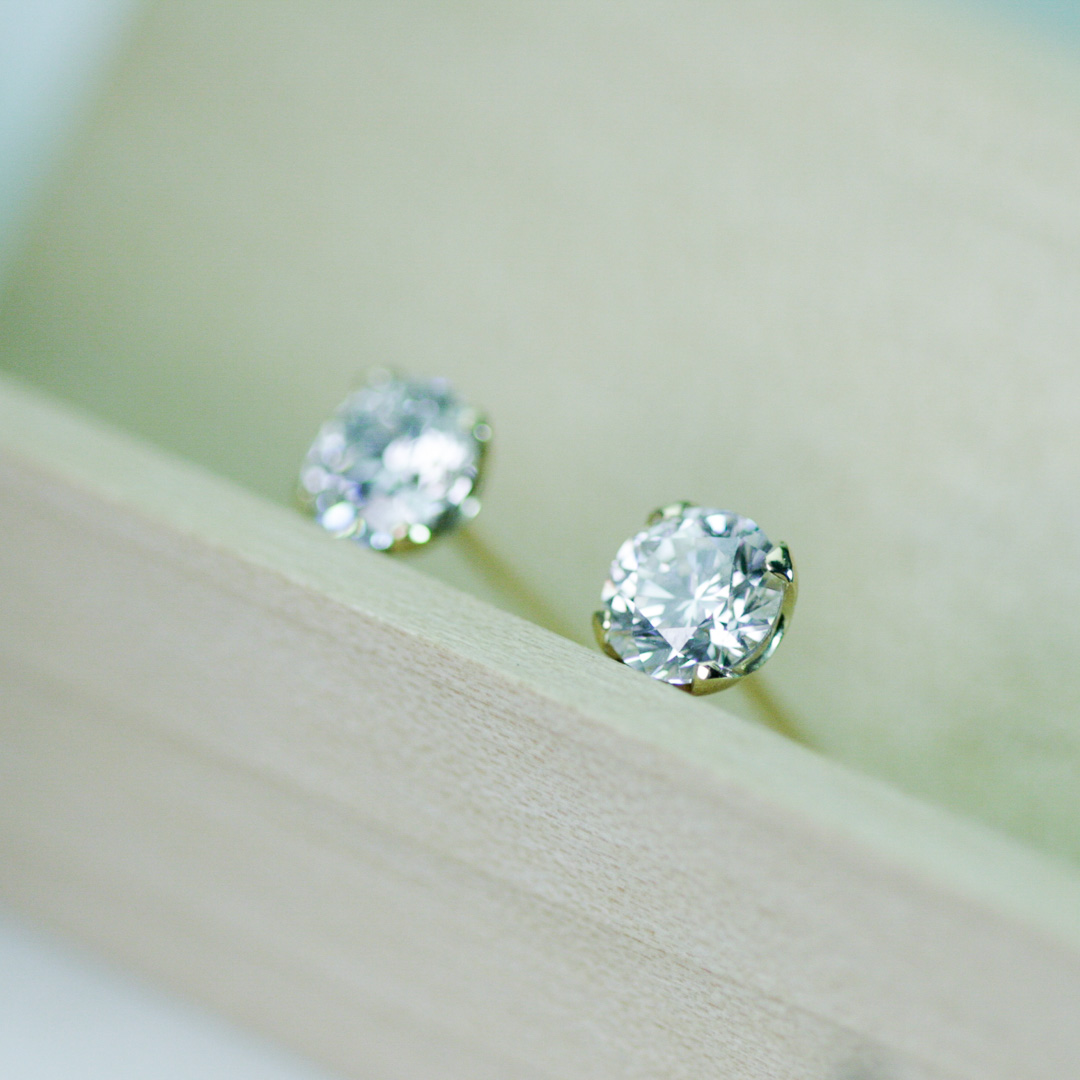 美しいダイヤモンドピアス　0.5CTｘ2