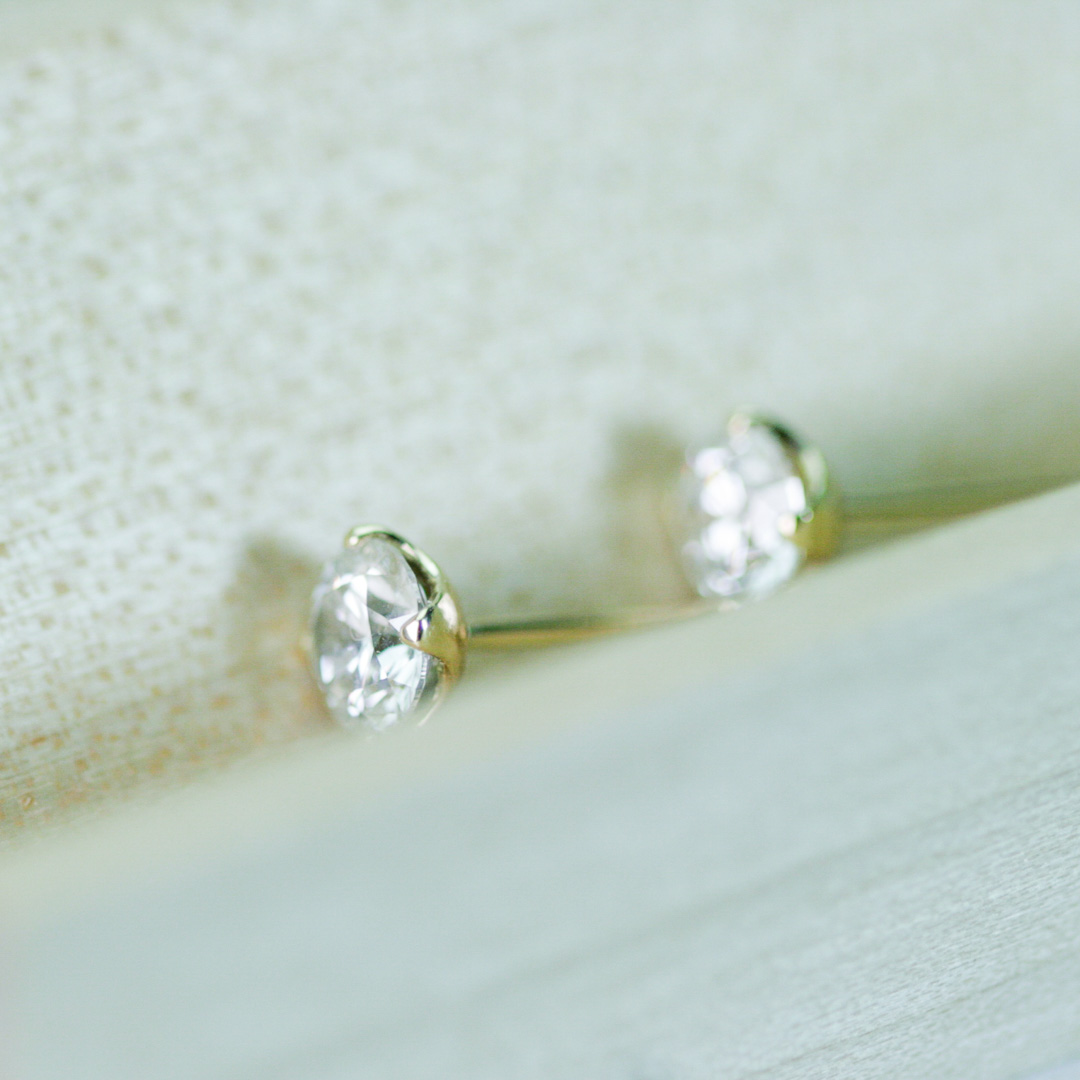 ダイヤモンドピアス　0.5CTｘ2