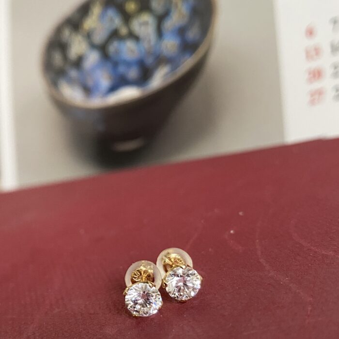 ダイヤモンドピアス　0.5CTX2